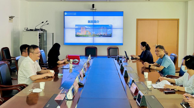 川發(fā)資管黨委書(shū)記、董事長(zhǎng)蒙宇率隊(duì)赴武漢市中心醫(yī)院慰問(wèn)與交流
